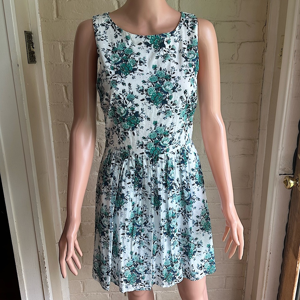 Speechless size 7 blue and white floral summer dress